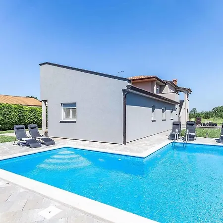 Apartment In Vrvari/istrien 9898 Poreč