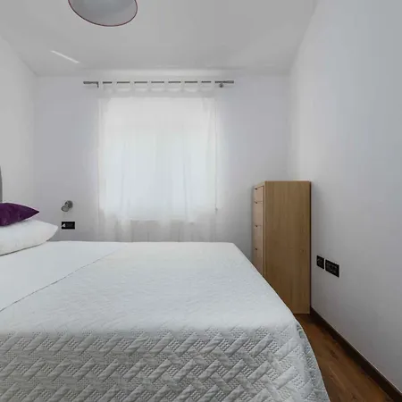 Apartment In Vrvari/istrien 9898 *
